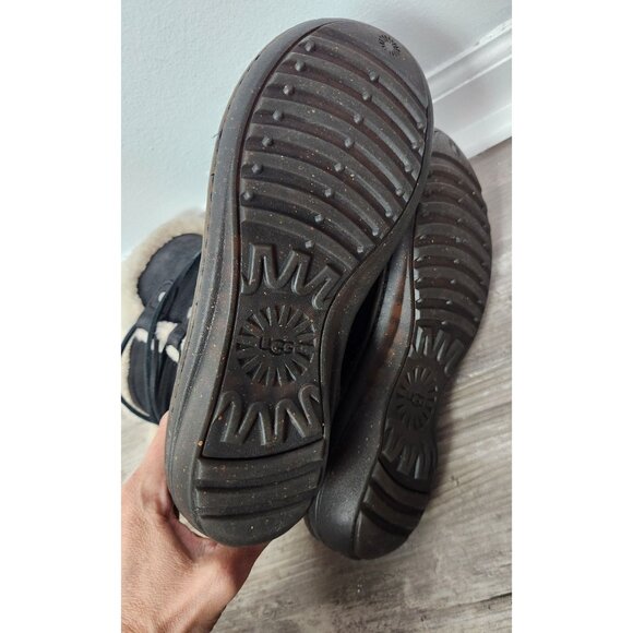 UGG Women's Sz. 8 Black Suede Akadia Stout Winter Booties - Picture 7 of 7